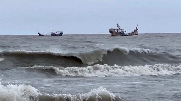 নিম্নচাপে রূপ নিয়েছে সুস্পষ্ট লঘুচাপ, চার সমুদ্র বন্দরকে সতর্ক সংকেত নিম্নচাপে রূপ নিয়েছে সুস্পষ্ট লঘুচাপ, চার সমুদ্র বন্দরকে সতর্ক সংকেত