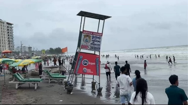 দুই সপ্তাহের বেশি সময় ধরে উত্তাল সাগরতীর,ক্রমে লোকালয়ে ঢুকছে পানি