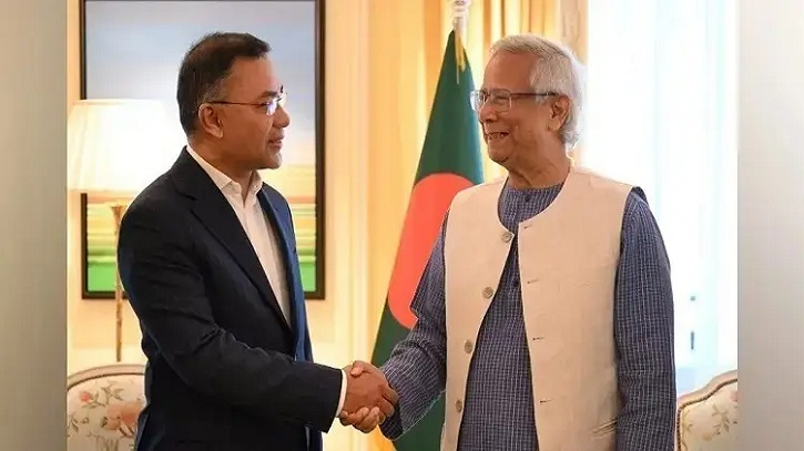 প্রধান উপদেষ্টাকে ফুলেল শুভেচ্ছা জানিয়েছেন তারেক রহমান