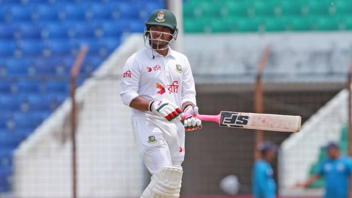 ৬ রানে ৪ উইকেট হারিয়ে বিপর্যয়ে বাংলাদেশ ৬ রানে ৪ উইকেট হারিয়ে বিপর্যয়ে বাংলাদেশ