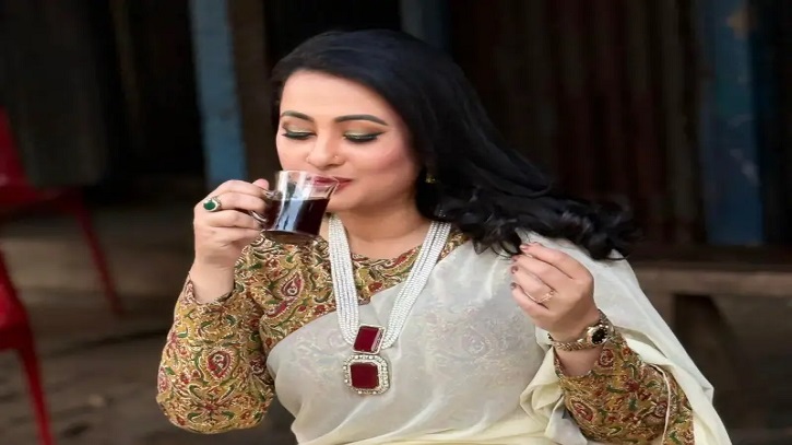 ‘ঢাকাই চলচ্চিত্রের নন্দিত অভিনেত্রী পূর্ণিমা ফিরলেন বিচারক হয়ে’ ‘ঢাকাই চলচ্চিত্রের নন্দিত অভিনেত্রী পূর্ণিমা ফিরলেন বিচারক হয়ে’