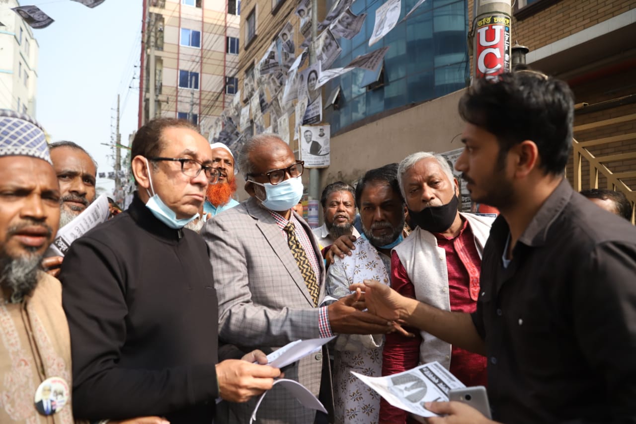 শুধু বৃদ্ধ নয়, ভোটারদের একটি বড় অংশ তরুন। তাই তরুণদের কাছে ভোট চাইছেন অ্যাডভোকেট তৈমূর আলম খন্দকার